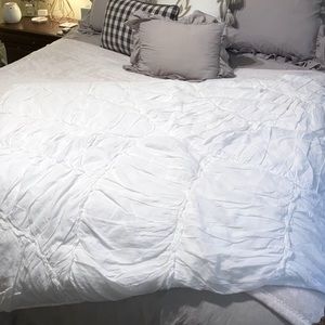 NEW Anthropologie White Ruffle Layered Throw